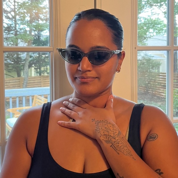 Illesteva Vivienne cat eye Sunglasses in Grey - Picture 1 of 8